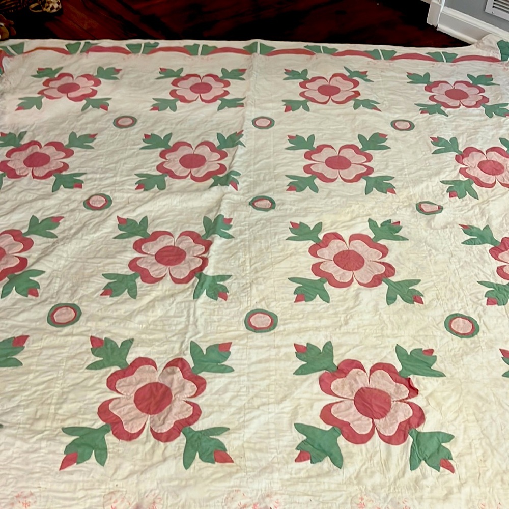 Vintage appliqué quilt